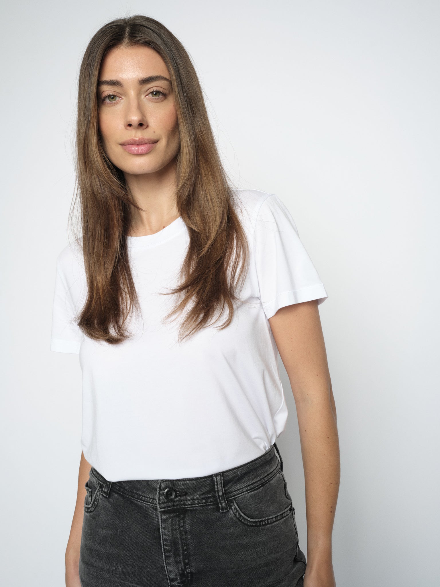 Modelshot / White / Detail